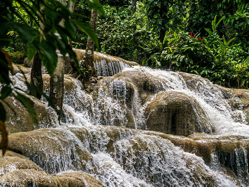 affordable-tours-jamaica-attractions-dunns-river-falls-1