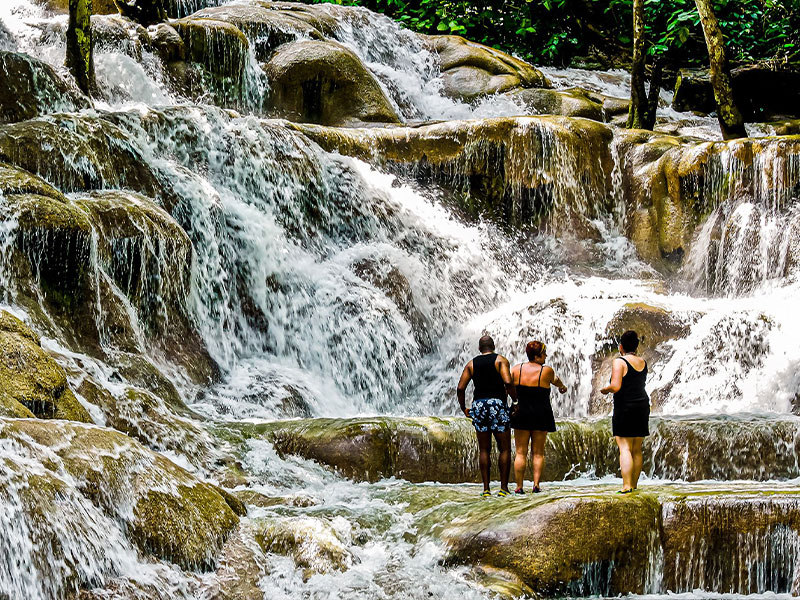 affordable-tours-jamaica-attractions-dunns-river-falls