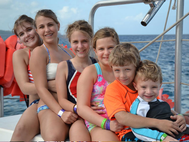 affordable-tours-jamaica-attractions-montego-bay-catamaran-cruise-family